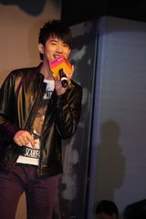 幻灯：吴建飞携三“天使”亮相 谈新片《澳门往事》