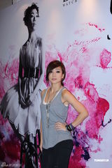 组图：林忆莲红馆个唱落幕 感谢歌迷一路陪伴