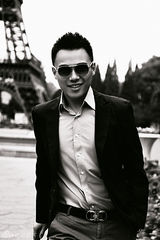 组图：刘岳拍黑白时尚大片 显英伦雅痞风