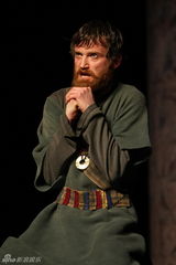 幻灯图：TNT版《麦克白》北京上演 吸引英语人群