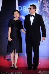 组图：王家卫携妻笑开怀 《宗师》14提名再出征