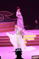 香港办文艺晚会庆国庆 霍震霆称不办百日宴(图)