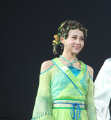 组图：贾青参加北京中秋晚会 青蛇造型再现经典