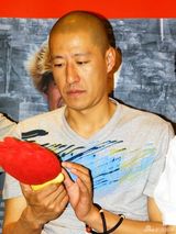 组图：于震揭《南下南下》幕后 新戏PK《三国》