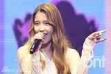 组图：歌手IU透视装宣传新专辑告别甜美展性感