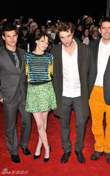 高清组图：《新月》英国粉丝见面会 斯图尔特雷人装