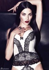 高清组图：性感女模写真展示热辣内衣美腿修长