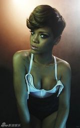 幻灯图集：蕾哈娜登《滚石》杂志 性感写真曝光 