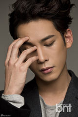 高清组图：韩星朴基雄拍写真 雕刻外貌精致帅气