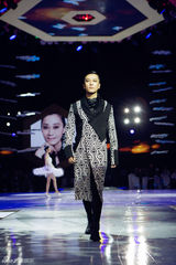 组图：众星冬夜闪耀时尚大典 倪妮甜美梁静霸气