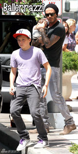 组图：贝克汉姆千金首曝光 小脸肉嘟嘟可爱至极