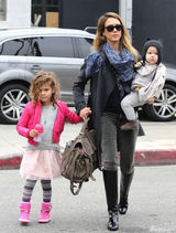 策划：明星宝宝着装大PK 小七苏瑞领衔萌妹子