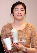 组图：韩国花样滑冰公主金妍儿代言瓷器亲和宣传