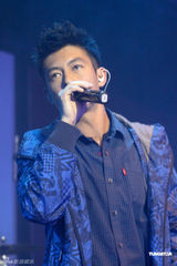 组图：陈冠希现身京城任表演嘉宾 艳照门曾一度迷失