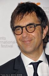 组图：《魔鬼绳结》首映 威瑟斯彭性感露乳沟