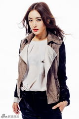 组图：秦岚登《外滩画报》封面展现自我真性情