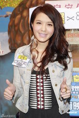 组图：官恩娜出席《冰河世纪4》首映 否认激怒无线