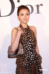 幻灯图：钟楚红风采依旧 熊黛林不带城城陪妈咪过节