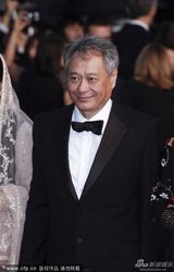 组图：李安领衔评审团登戛纳红毯 微笑儒雅