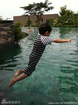 组图：袁咏仪微博晒4岁帅儿子“魔童”私房照