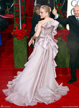 高清组图：克洛伊-塞维尼荷叶边礼服充满膨胀感 