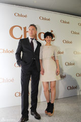 组图：陈燃任达华亮相时装发布会 引领纯净风