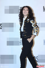 组图：章子怡卷发造型亮相活动