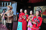 高清组图：马克力文杨家祠堂与演员同台演出