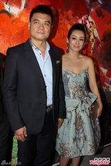 组图：秦海璐牵手王新军大秀乳沟 胡军调侃二人