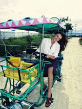 组图：米兰达-可儿为纽约时报拍旅行写真