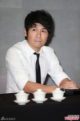 组图：曹格酒后闹事召开记者会 敬三杯茶道歉