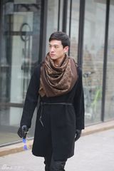 组图：马文龙户外写真显大气