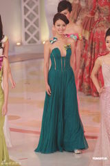 组图：2012港姐竞选现场 10位佳丽礼服亮相