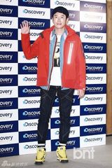 组图：孔侑朴河宣等出席某服饰品牌纪念活动