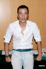 幻灯图：任达华直言香港教育缺失 让女儿北京上学 