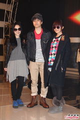 组图：曾志伟主持金曲颁奖礼 林峰拒透露身价