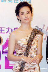 幻灯图：刘亦菲王力宏携手宣传新片 合作亲密无间 