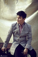 组图：贺刚都市写真时尚搭配展成熟男人味