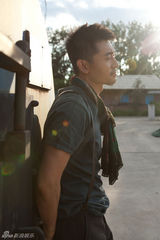 组图：肖聪写真曝光 动静之间显成熟本色