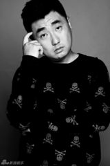 组图：周德华曝光黑白写真 可爱劲十足