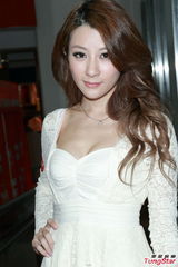 组图：少女组合SuperGear握手会秀美腿引宅男