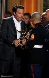 高清组图：安妮斯顿约翰逊迪亚兹捧场男士选择奖