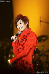 组图：李宇春生日策划 七年生日Live的六种色彩