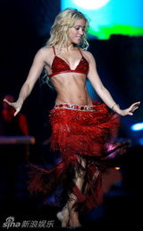 高清组图：夏奇拉跨年热辣压轴 摆胯甩胸性感逼人