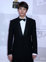 组图：韩国KBS演技大赏颁奖 张赫文根英等出席