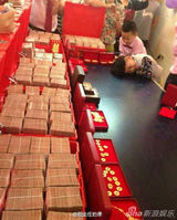 组图：网传泉州新娘嫁妆闪瞎双眼 金手臂是标配