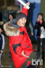 组图：Niel等随《少林寺》出发前往中国