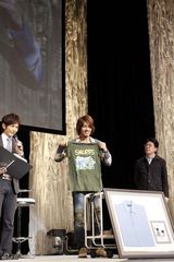 幻灯图：言承旭赴日本宣传引八千旭迷 不忘行善筹款