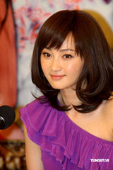 幻灯图：郭德纲于谦为《三笑》上海宣传 姚笛秀甜美 