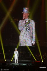 组图：张学友香港个唱揭幕 秀复古风秀踢踏舞